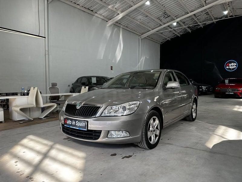 Usado Skoda Octavia 122 CV (89 kW) 2010 Gris / plata Berlina