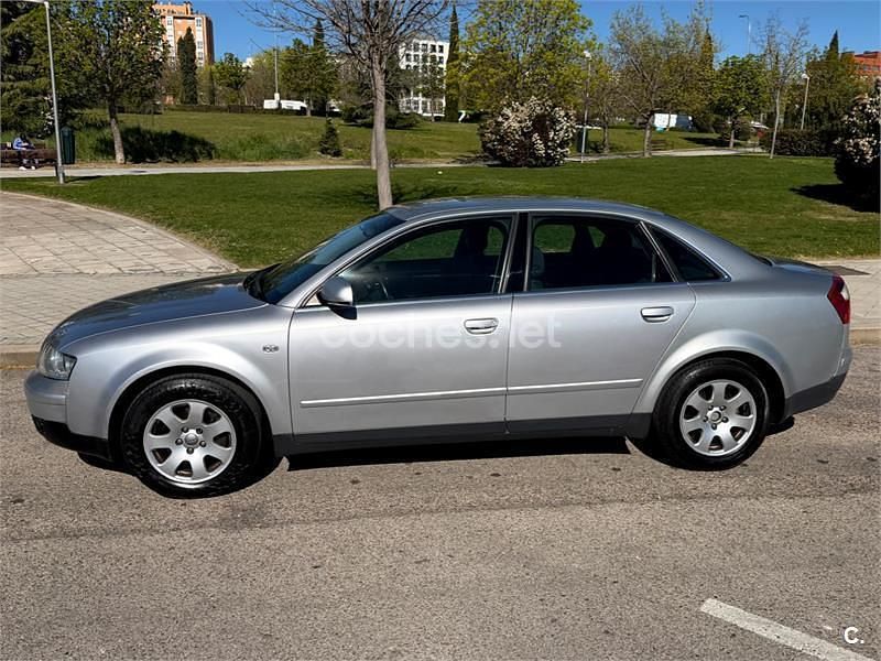 Usado Audi A4 130 CV (95 kW) 2003 Gris / plata Berlina