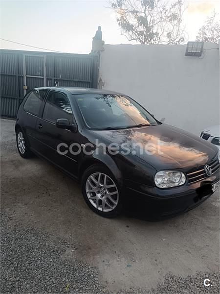 Negro Usado 2002 VW Golf IV Highline Berlina | 3500 € (Buen precio) - Imagen 1/4