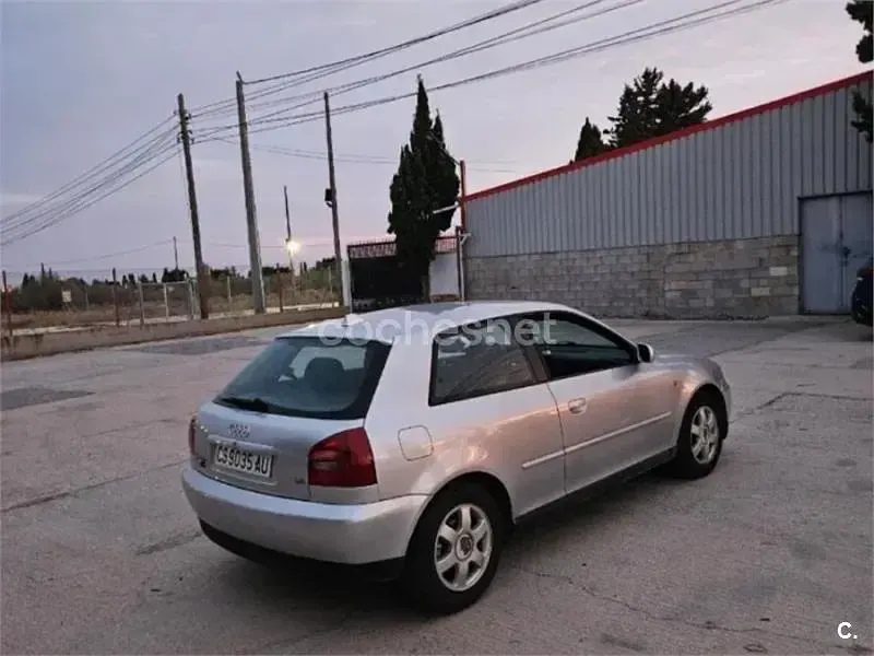 Usado Audi A3 Attraction 125 CV (91 kW) 2000 Gris / plata Utilitario