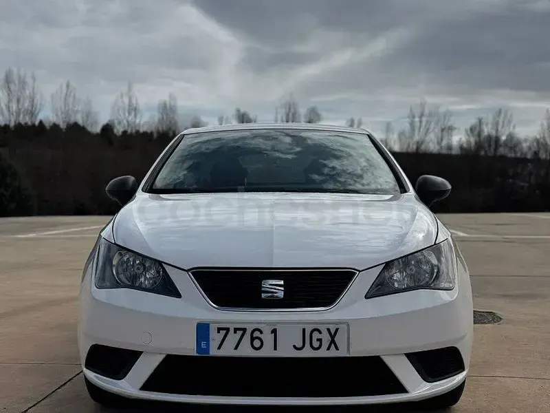 Usado Seat Ibiza Reference 90 CV (66 kW) 2015 Blanco Berlina