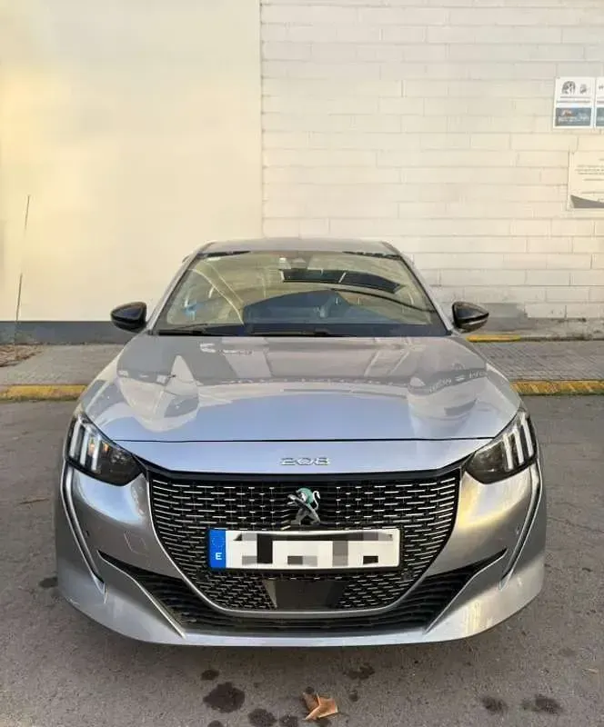 Usado Peugeot e-208 GT-line 100 kW (136 CV) 2020 Gris Utilitario