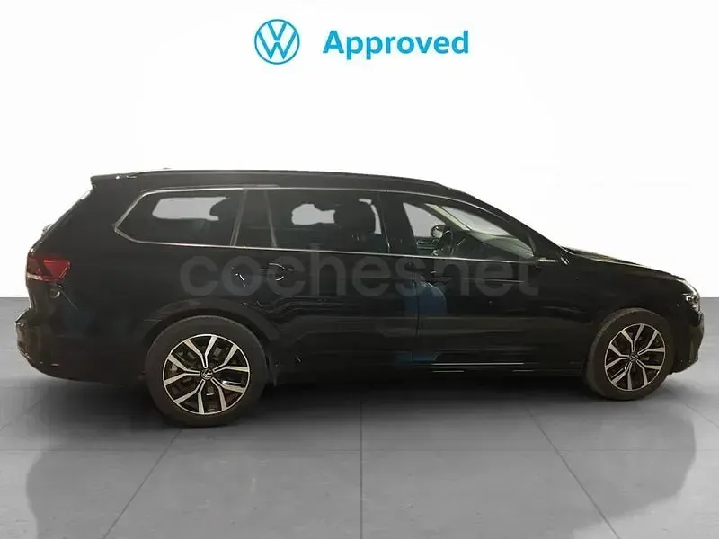 Usado VW Passat Executive 122 CV (89 kW) 2023 Negro Familiar
