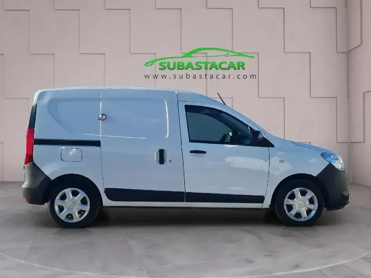Usado Dacia Dokker Essentiel 110 CV (80 kW) 2021 Blanco Monovolumen