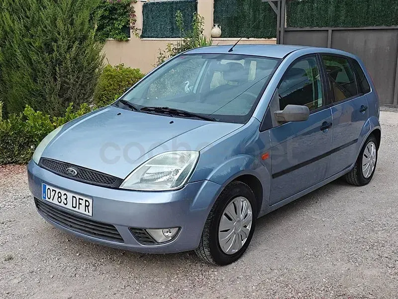 Usado Ford Fiesta Trend 80 CV (58 kW) 2005 Azul Utilitario