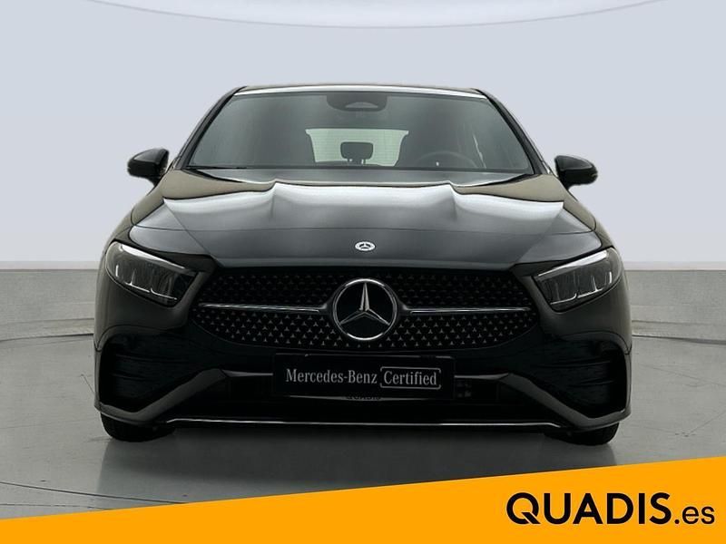 Usado Mercedes A180 AMG line 116 CV (85 kW) 2025 Negro noche
