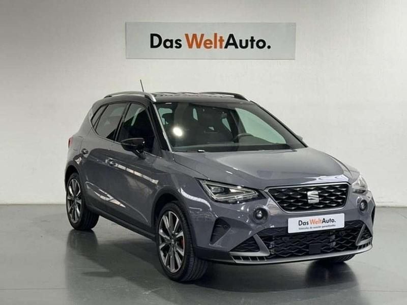 Gris Usado 2025 Seat Arona FR SUV | 21.400 € (Un poco caro) - Imagen 1/4