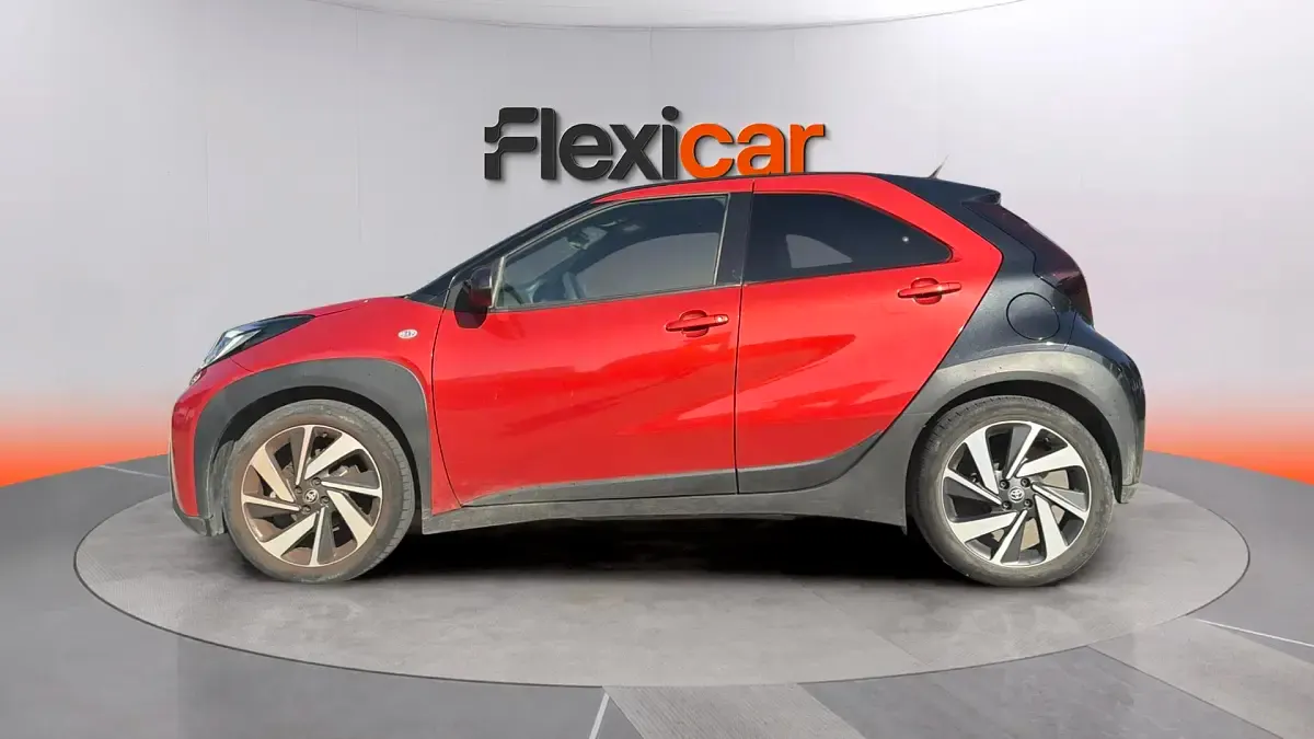 Usado Toyota Aygo X Play 72 CV (52 kW) 2022 Rojo SUV