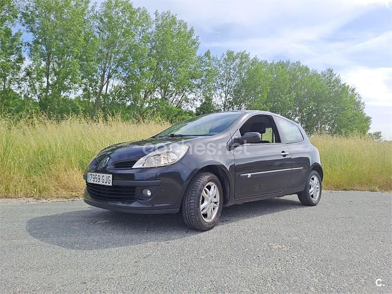Usado Renault Clio II 85 CV (62 kW) 2008 Negro Berlina