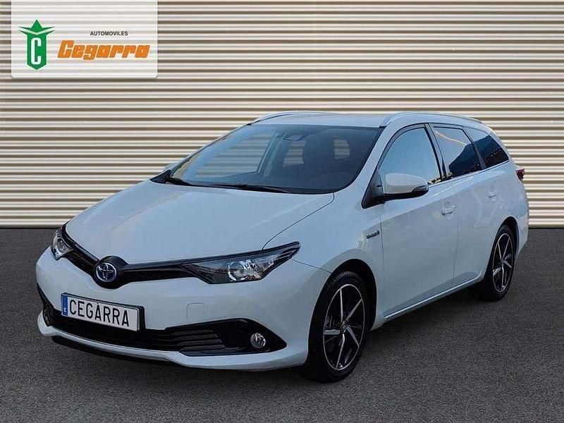 Usado Toyota Auris Touring Sports Active 136 CV (100 kW) 2018 Blanco Familiar