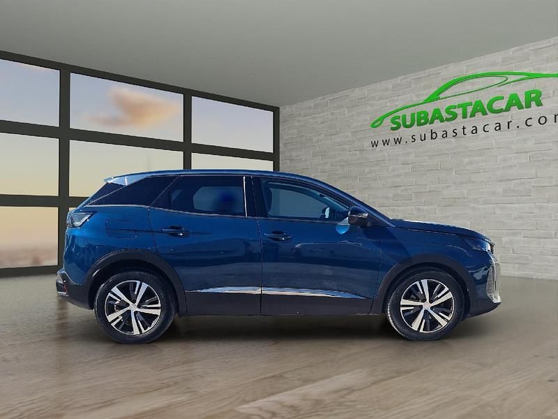 Usado Peugeot 3008 Allure 130 CV (95 kW) 2022 Verde SUV