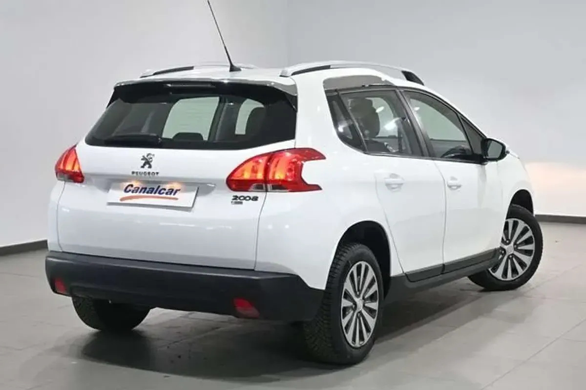 Usado Peugeot 2008 Active 92 CV (67 kW) 2015 Blanco SUV