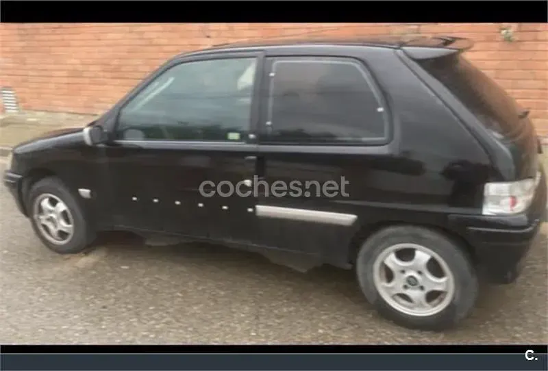 Usado Peugeot 106 58 CV (42 kW) 1996 Negro Utilitario