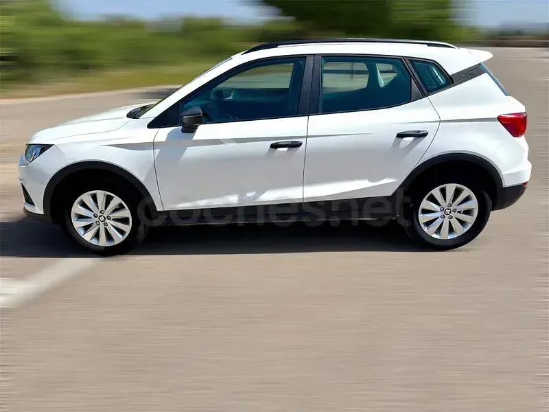 Usado Seat Arona Reference 95 CV (69 kW) 2021 Blanco SUV