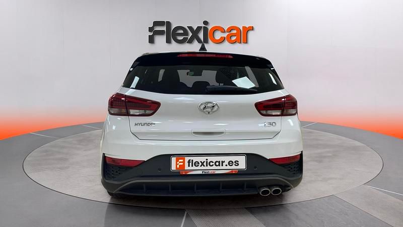 Begagnad Hyundai i30 N Line 120 HK (88 kW) 2023 Vit Sedan