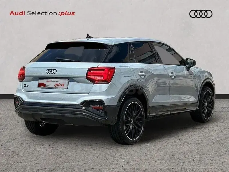Usado Audi Q2 S-Line 116 CV (85 kW) 2025 Gris / plata SUV
