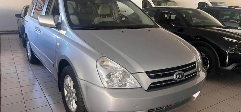 Gris plata Usado 2007 Kia Carnival Monovolumen | 5500 € (Precio justo) - Imagen 1/4