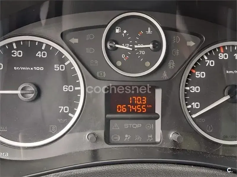 Usado Peugeot Partner Tepee Outdoor 100 CV (73 kW) 2016 Gris / plata Monovolumen