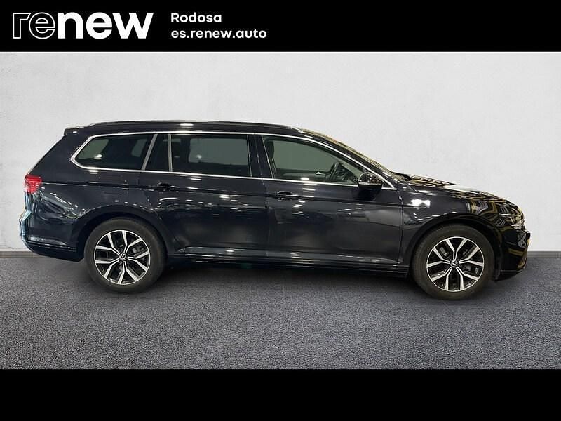 Usado VW Passat Executive 150 CV (110 kW) 2021 Negro Familiar
