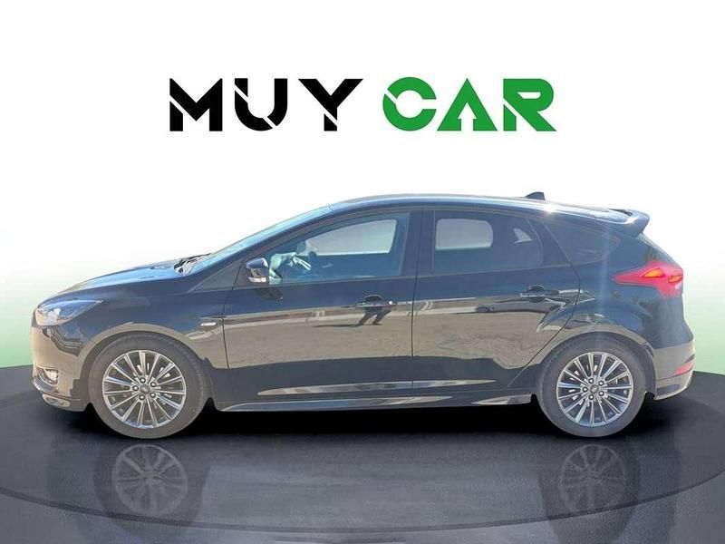 Usado Ford Focus ST-Line 125 CV (91 kW) 2018 Negro Utilitario