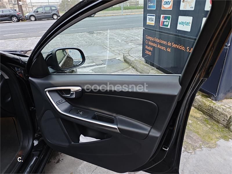Usado Volvo V60 Momentum 120 CV (88 kW) 2018 Negro Familiar