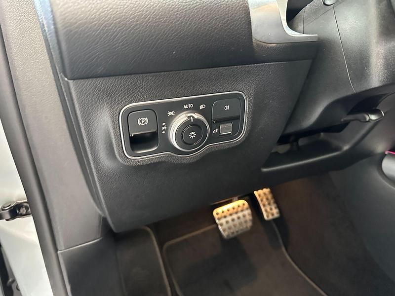 Usado Mercedes GLB200 150 CV (110 kW) 2022 Gris SUV