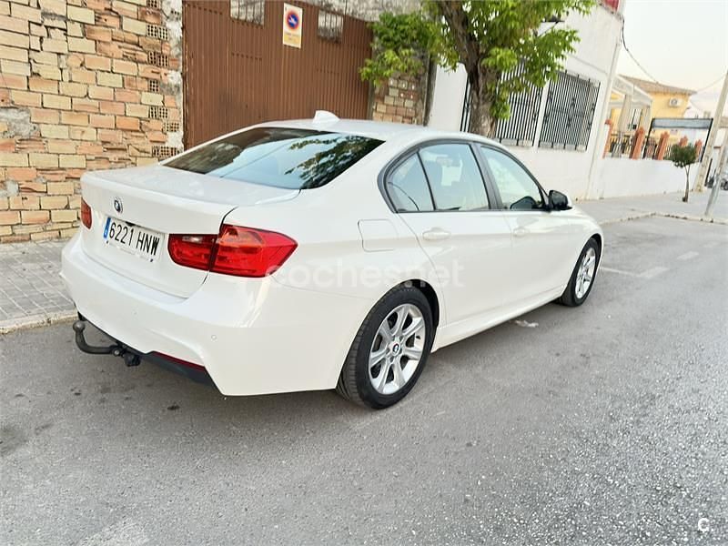 Usado BMW 318 Sport Line 143 CV (105 kW) 2013 Blanco Berlina