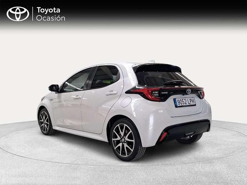 Usado Toyota Yaris Hybrid Style 116 CV (85 kW) 2021 Blanco Utilitario