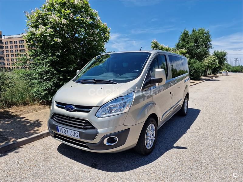 Usado Ford Tourneo Titanium 125 CV (91 kW) 2015 Beige Monovolumen