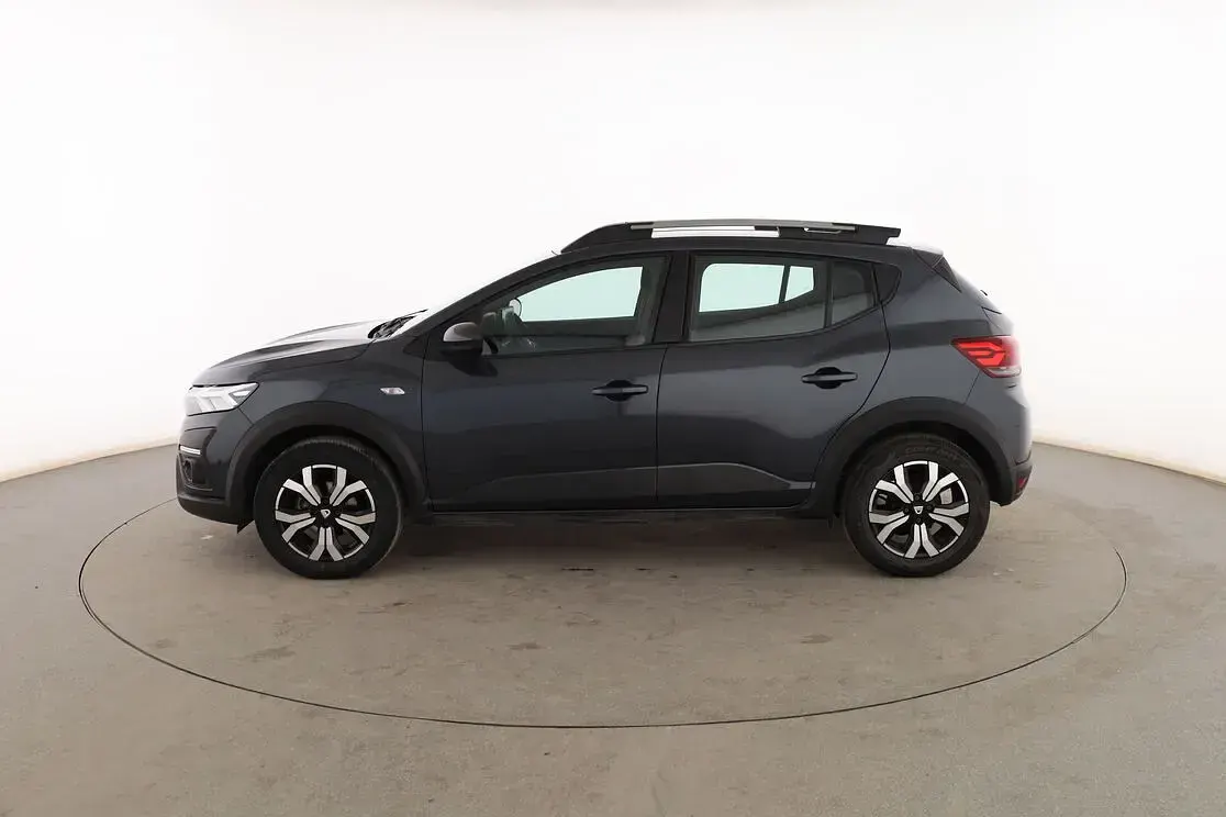Usado Dacia Sandero Comfort 91 CV (66 kW) 2022 Gris Berlina