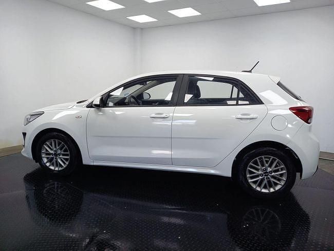 Usado Kia Rio 101 CV (74 kW) 2021 Blanco Berlina