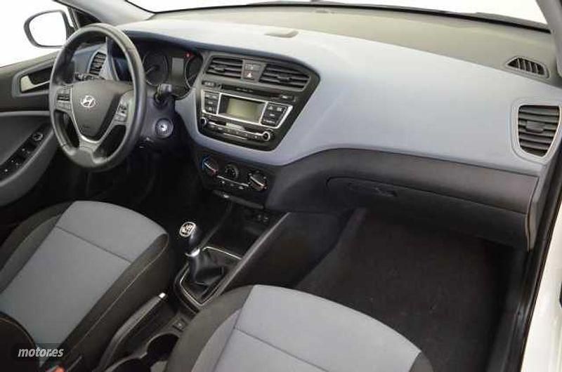 Usado Hyundai i20 85 CV (62 kW) 2018 Blanco