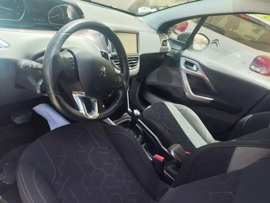 Usado Peugeot 2008 Active 92 CV (67 kW) 2014 Marrón SUV