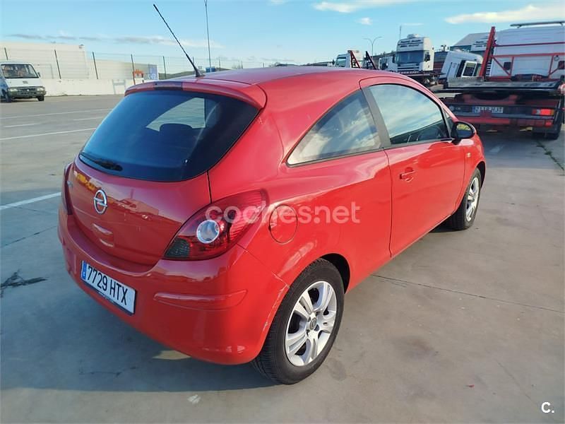 Usado Opel Corsa Selective 85 CV (62 kW) 2013 Rojo Utilitario