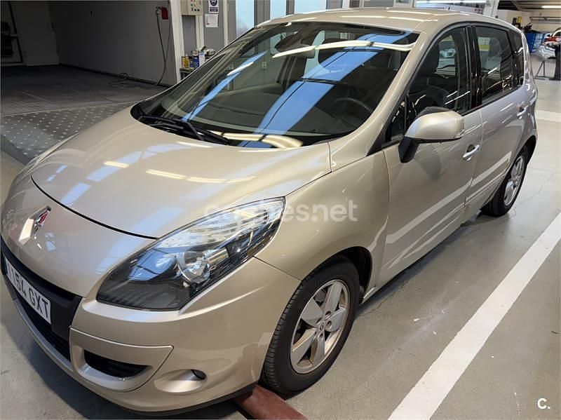 Usado Renault Scénic III Privilege 140 CV (102 kW) 2010 Beige Monovolumen