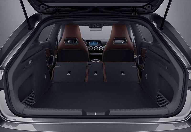 Usado Mercedes CLA200 Shooting Brake 163 CV (119 kW) 2022 Blanco Familiar