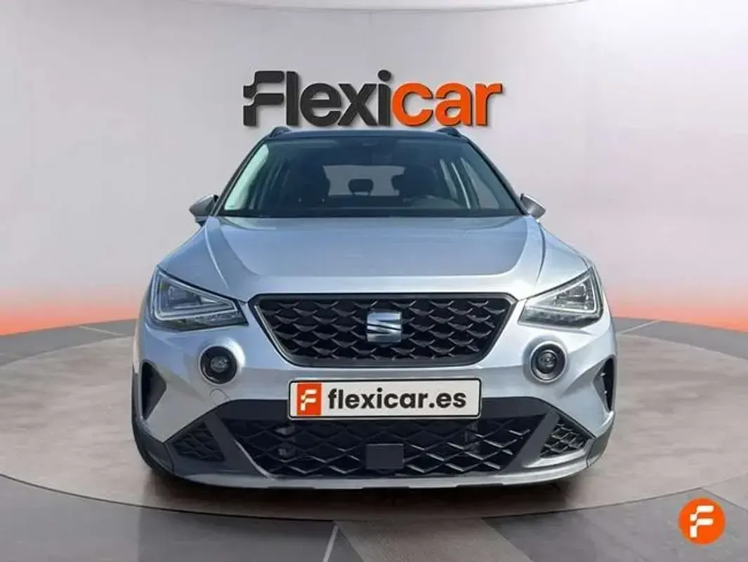 Usado Seat Arona Style 110 CV (80 kW) 2023 Gris SUV