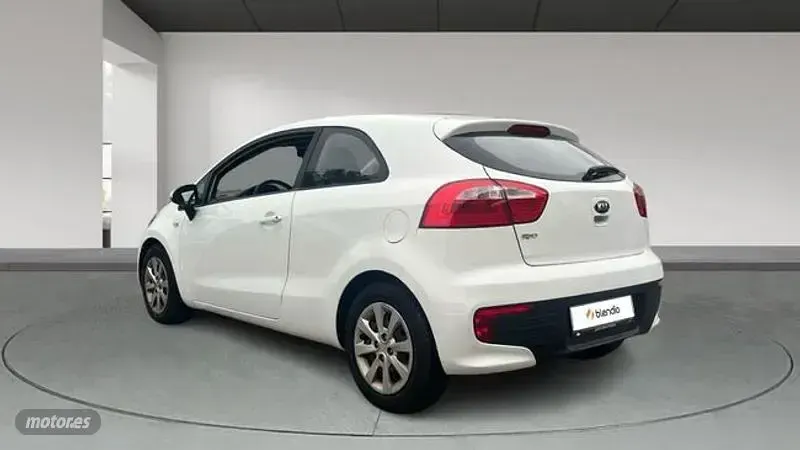 Usado Kia Rio 84 CV (61 kW) 2016 Blanco Utilitario