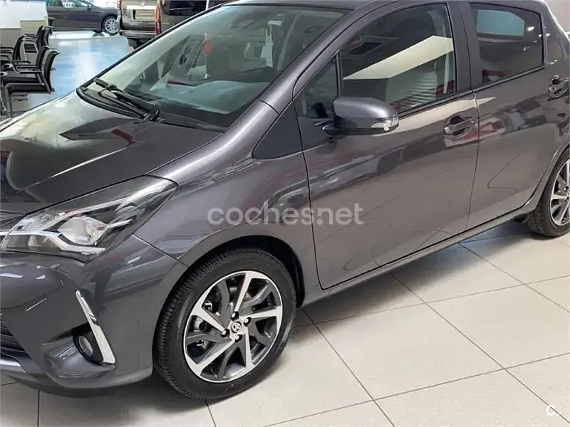 Occasion Toyota Yaris 111 ch (81 kW) 2020 Gris Berline