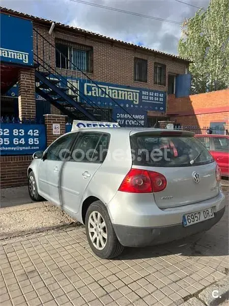 Usado VW Golf IV Highline 140 CV (102 kW) 2006 Gris / plata Berlina
