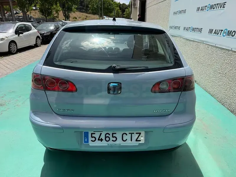 Usado Seat Ibiza Sport 75 CV (55 kW) 2004 Azul Utilitario