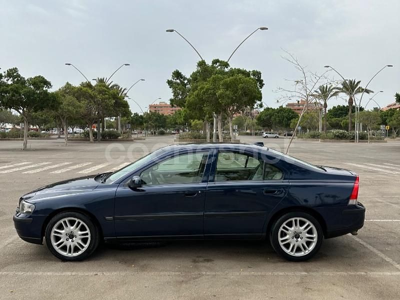 Usado Volvo S60 163 CV (119 kW) 2003 Azul Berlina