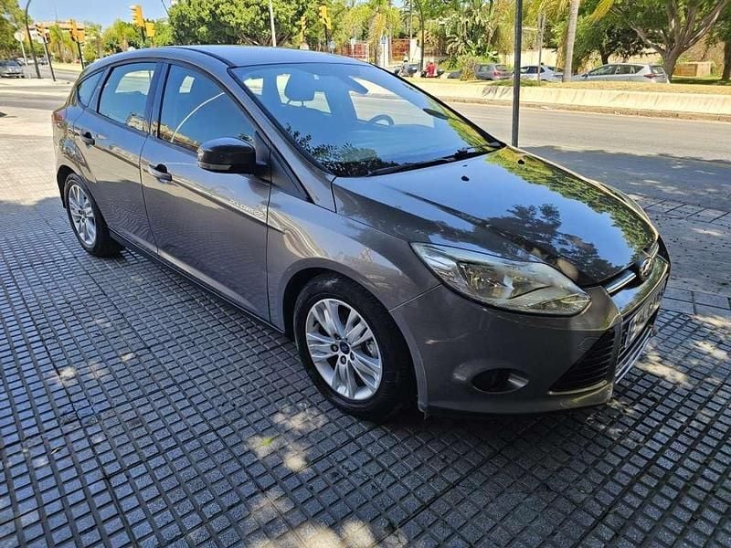 Usado Ford Focus 114 CV (83 kW) 2013 Gris Utilitario