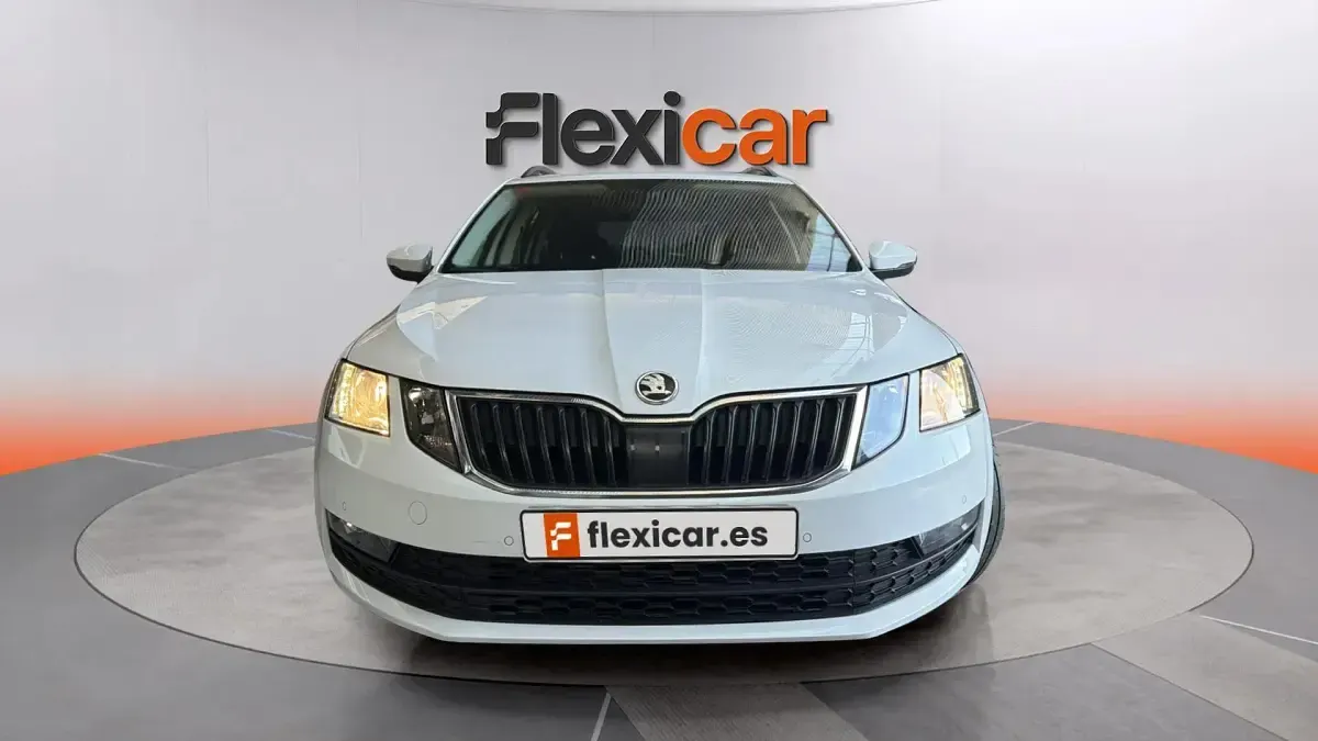 Usado Skoda Octavia Ambition 150 CV (110 kW) 2020 Blanco Familiar