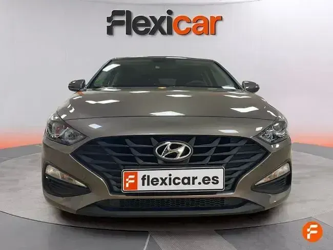 Usado Hyundai i30 110 CV (80 kW) 2021 Marrón