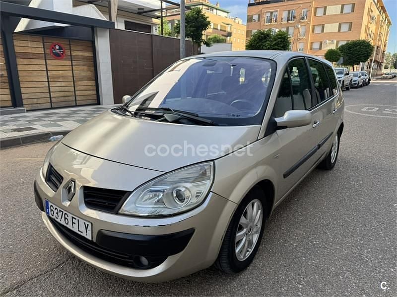 Usado Renault Scénic II Dynamique 130 CV (95 kW) 2008 Gris / plata Monovolumen