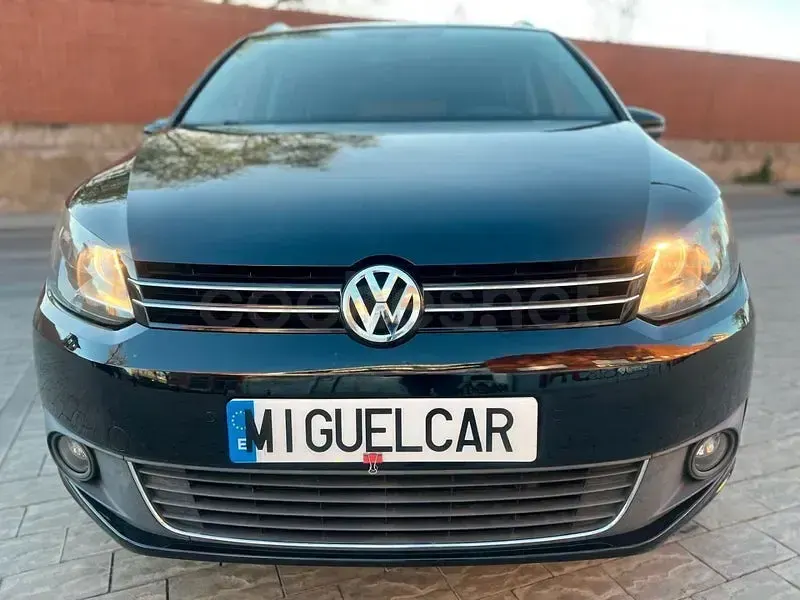 Begagnad VW Touran Advance 105 HK (77 kW) 2012 Svart Minibuss