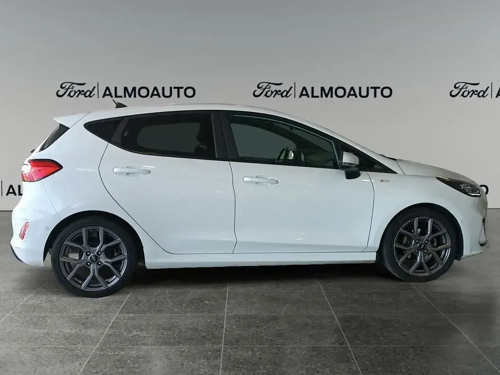 Usado Ford Fiesta ST-Line 125 CV (91 kW) 2023 Blanco Utilitario