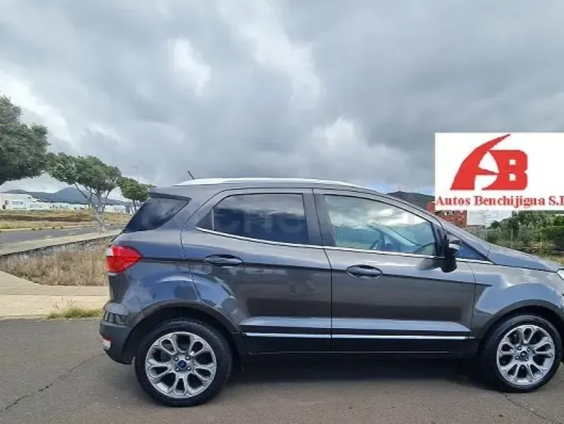 Usado Ford Ecosport Trend 100 CV (73 kW) 2019 Gris / plata SUV
