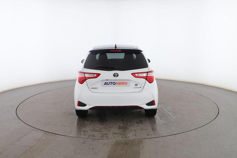Usado Toyota Yaris Hybrid Sport 100 CV (73 kW) 2019 Blanco Utilitario